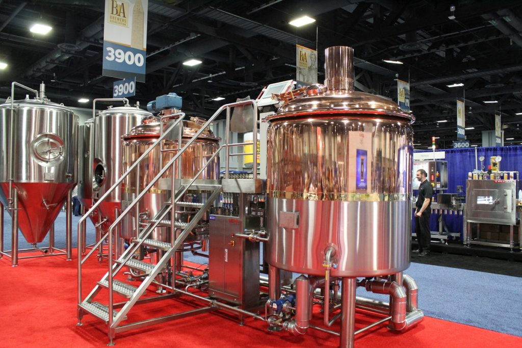 cbc-lehui-craft-brewhouse-fermentation-tanks