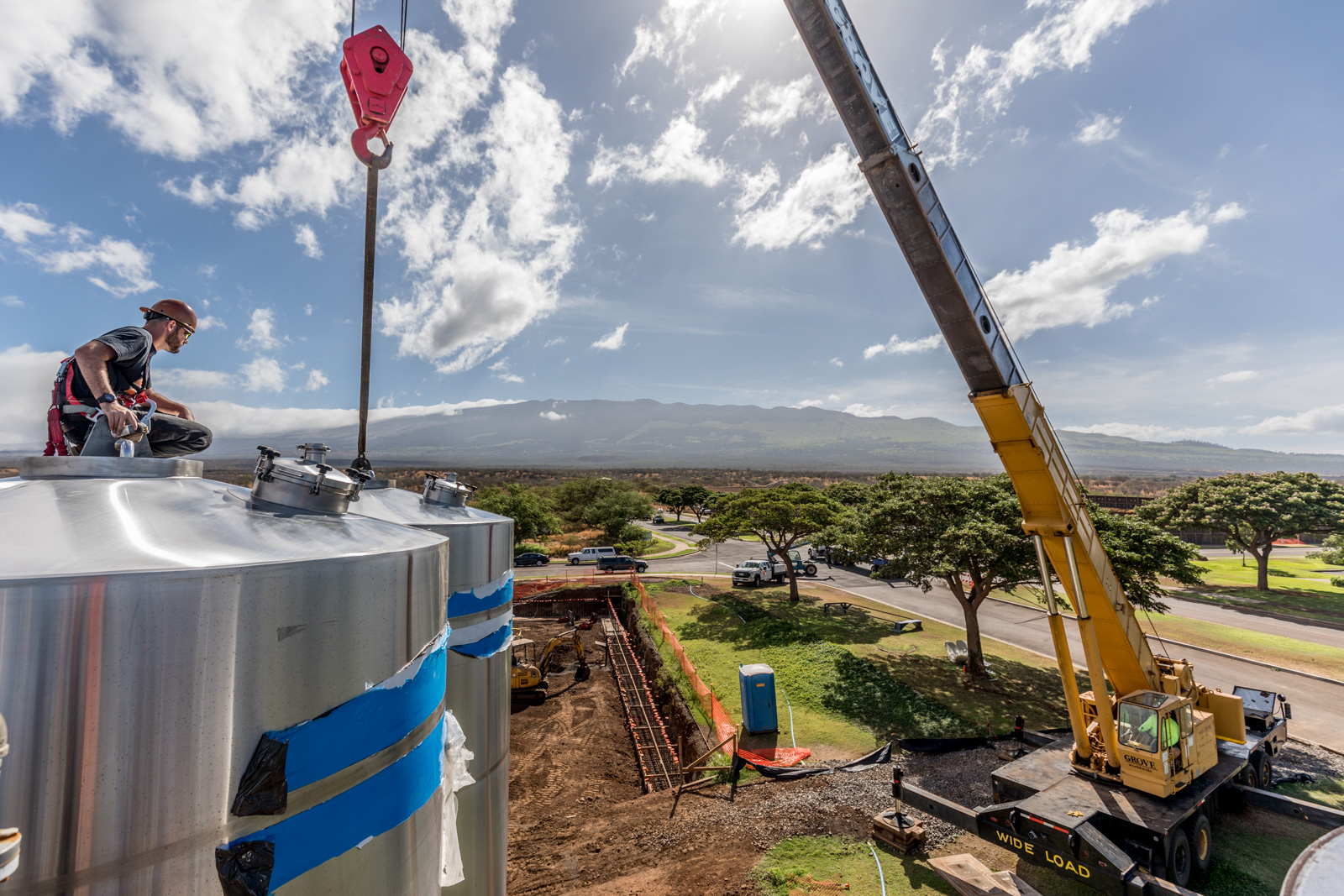 250 BBL Fermentation Tank Installation at Maui Brewing Co